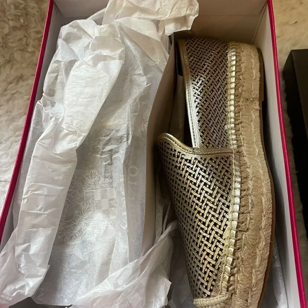 NWB Vince Camuto Hamorra leather gold laser cut slip on espadrilles jute SZ10M